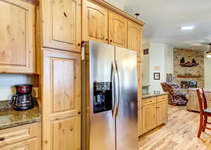 Winter Hikes & Ice Fishing Fun: Cozy Show Holiday home *